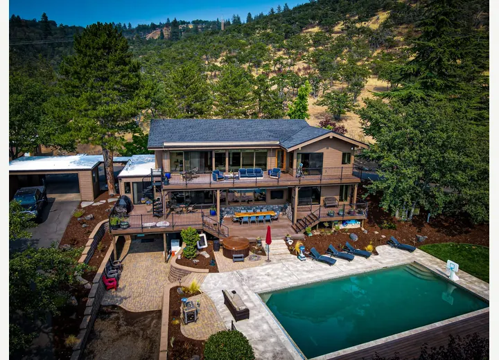 Luxury Rogue Valley home with large clean windows